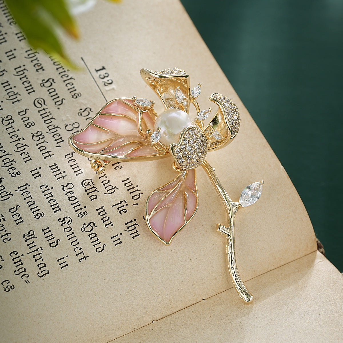 S2366B1 Pearl Brooch Scarf Buckle fine handmade gifts