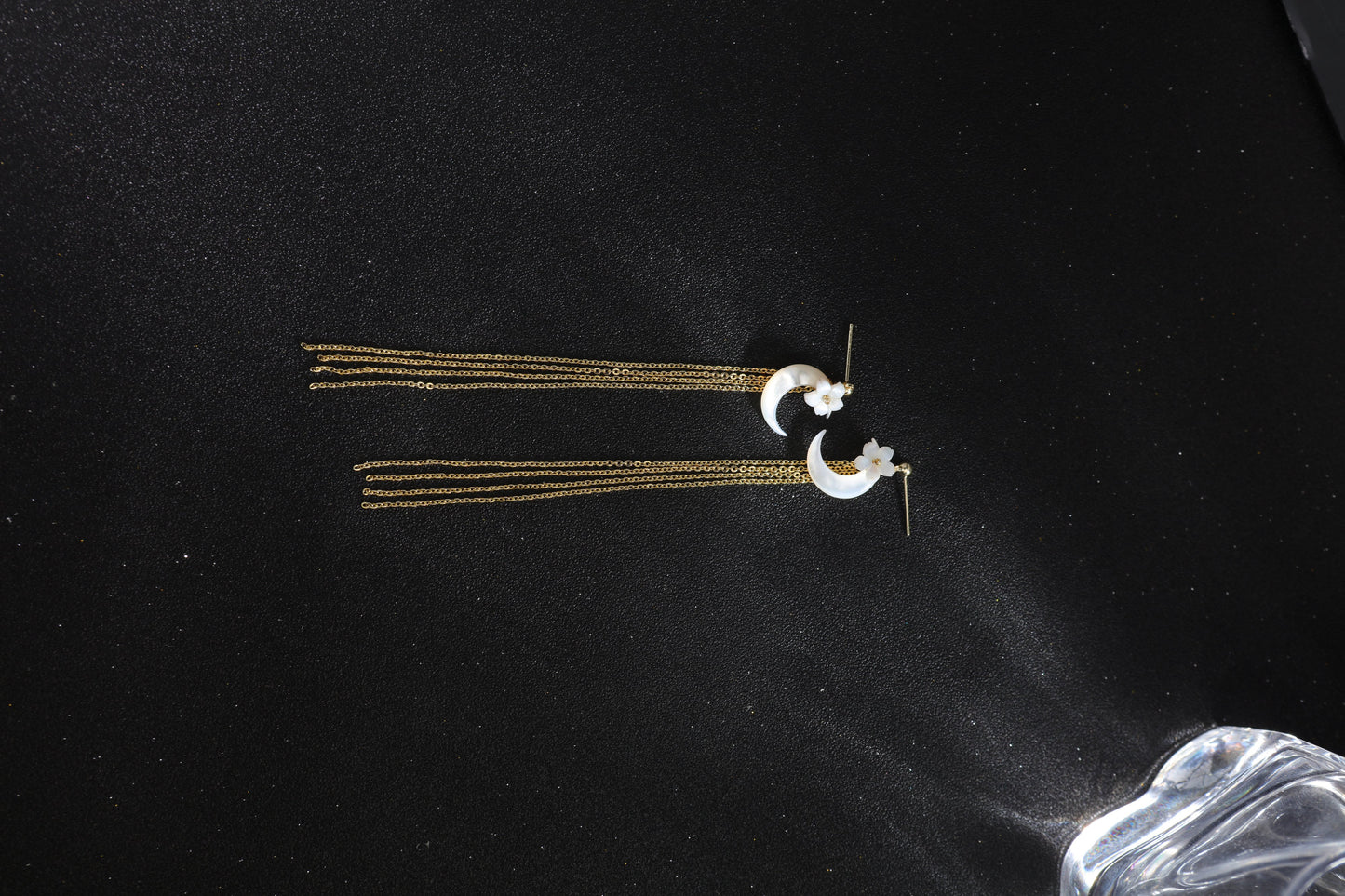 S4811E1 Earrings Stud Ear Accessories The Crescent Moon 1
