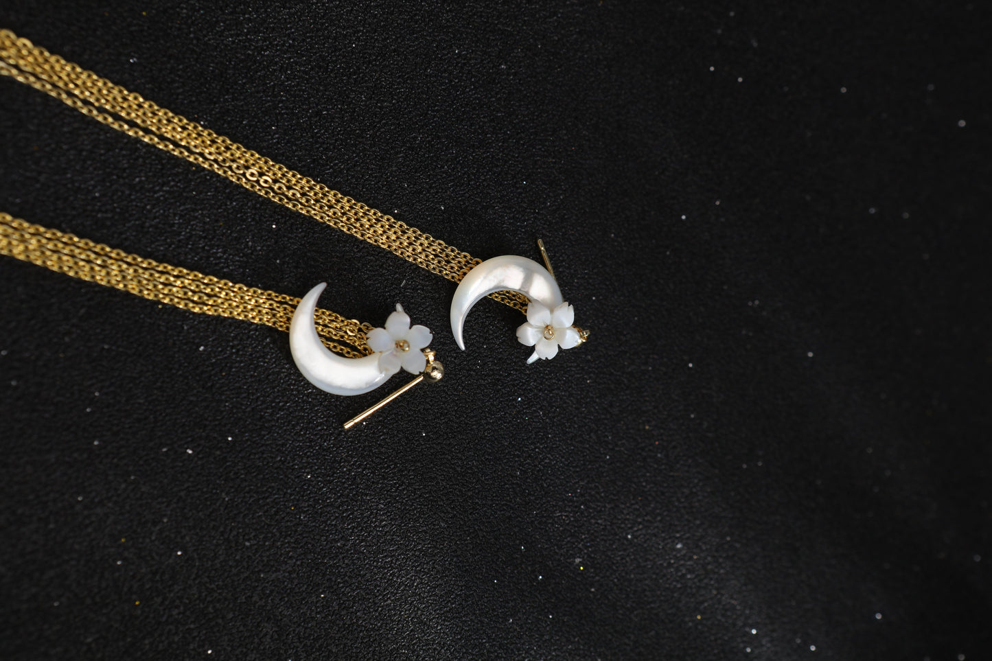 S4811E1 Earrings Stud Ear Accessories The Crescent Moon 1
