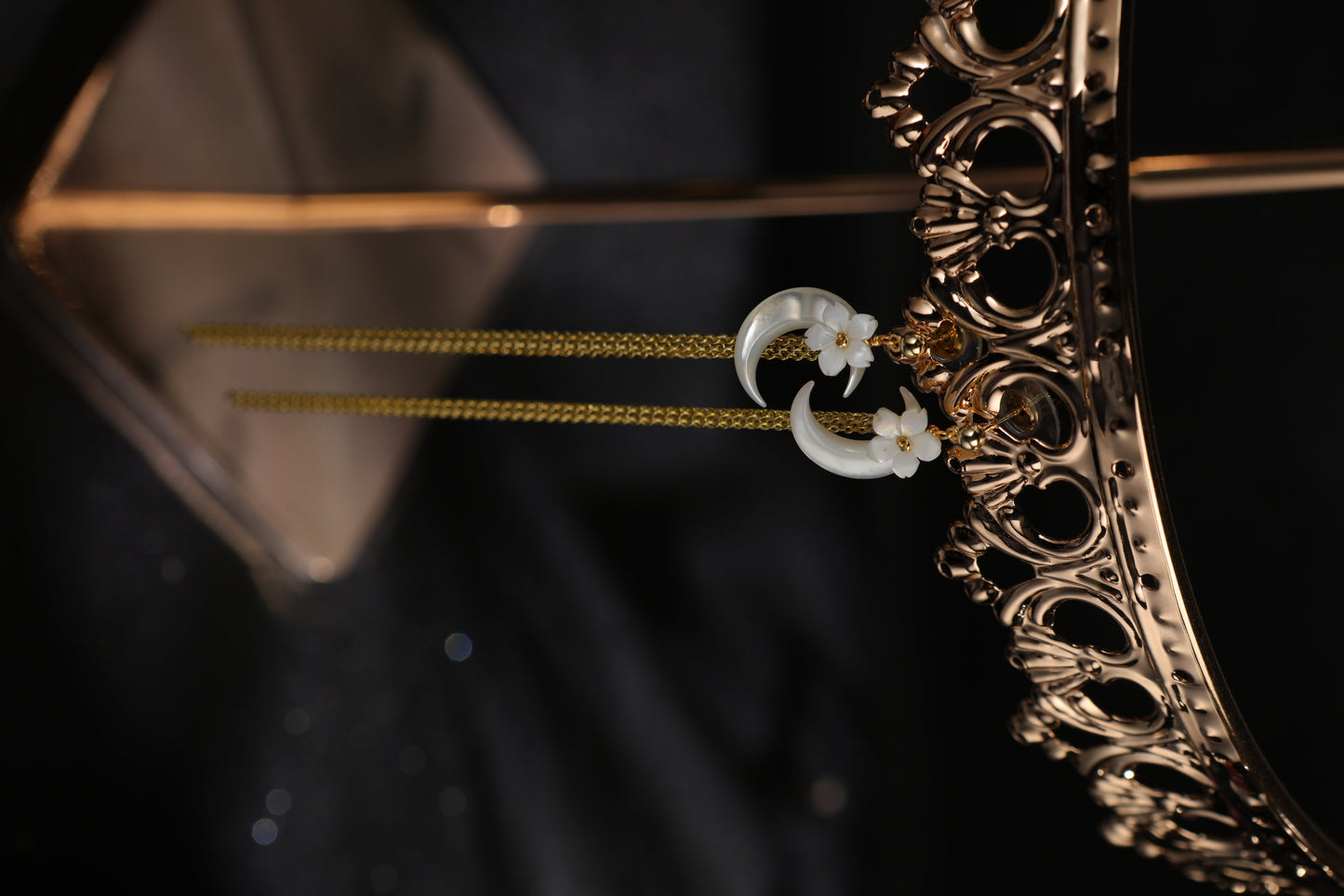 S4811E1 Earrings Stud Ear Accessories The Crescent Moon 1
