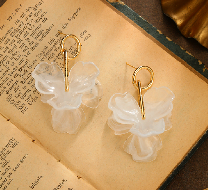 S5072E1 Earring Petal Whispers
