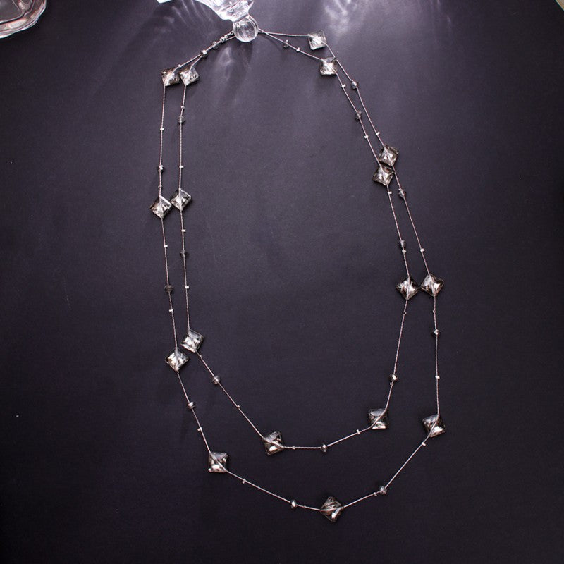 S2933N1 Long Necklace Moonlight Corridor