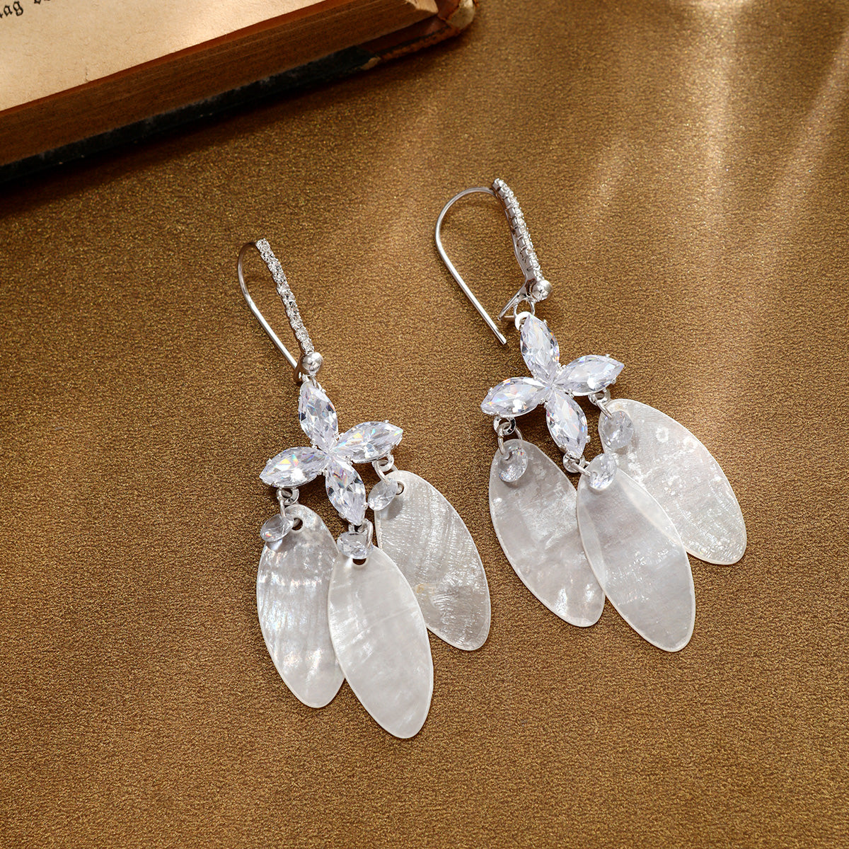 S5071E2 Earrings Leaf Waltz