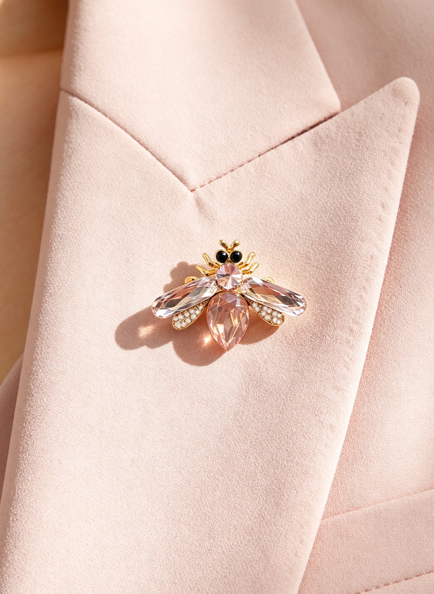 S2443B1 Little Bee brooch