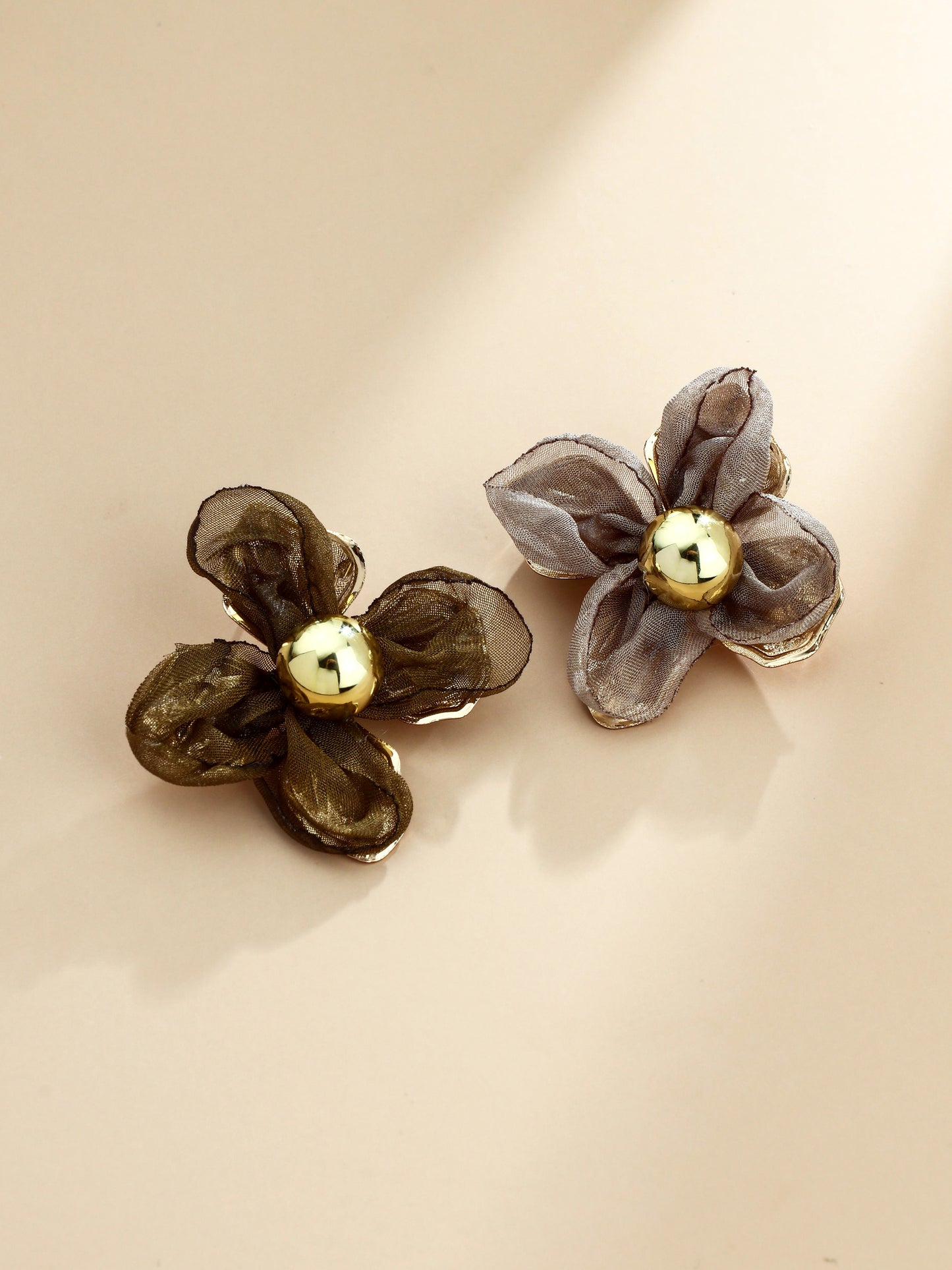 S5184E1 Mismatched Bloom earrings