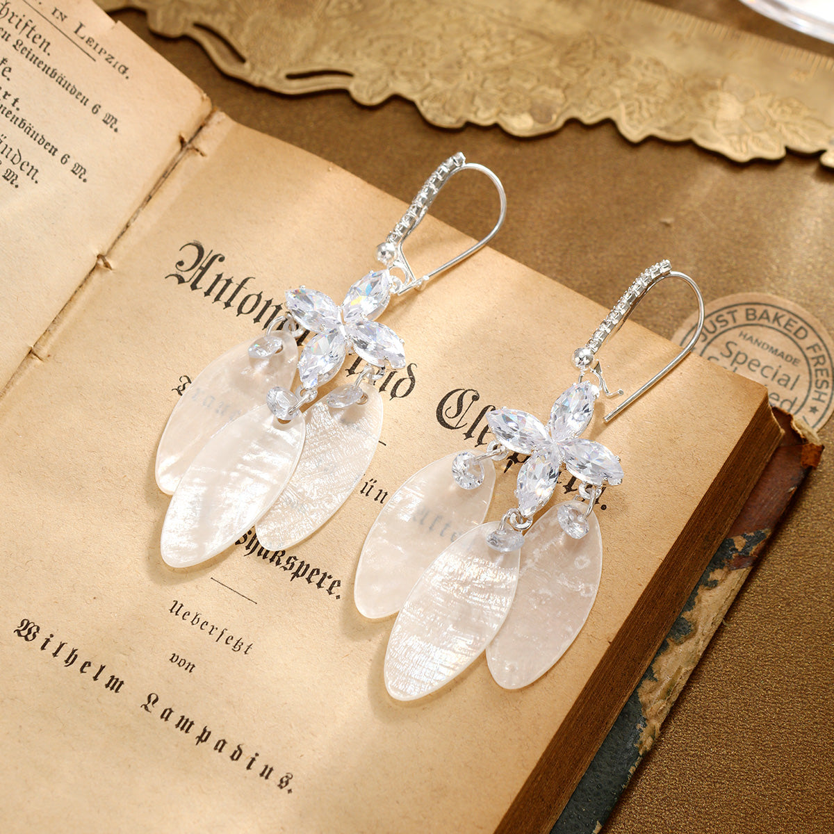 S5071E2 Earrings Leaf Waltz