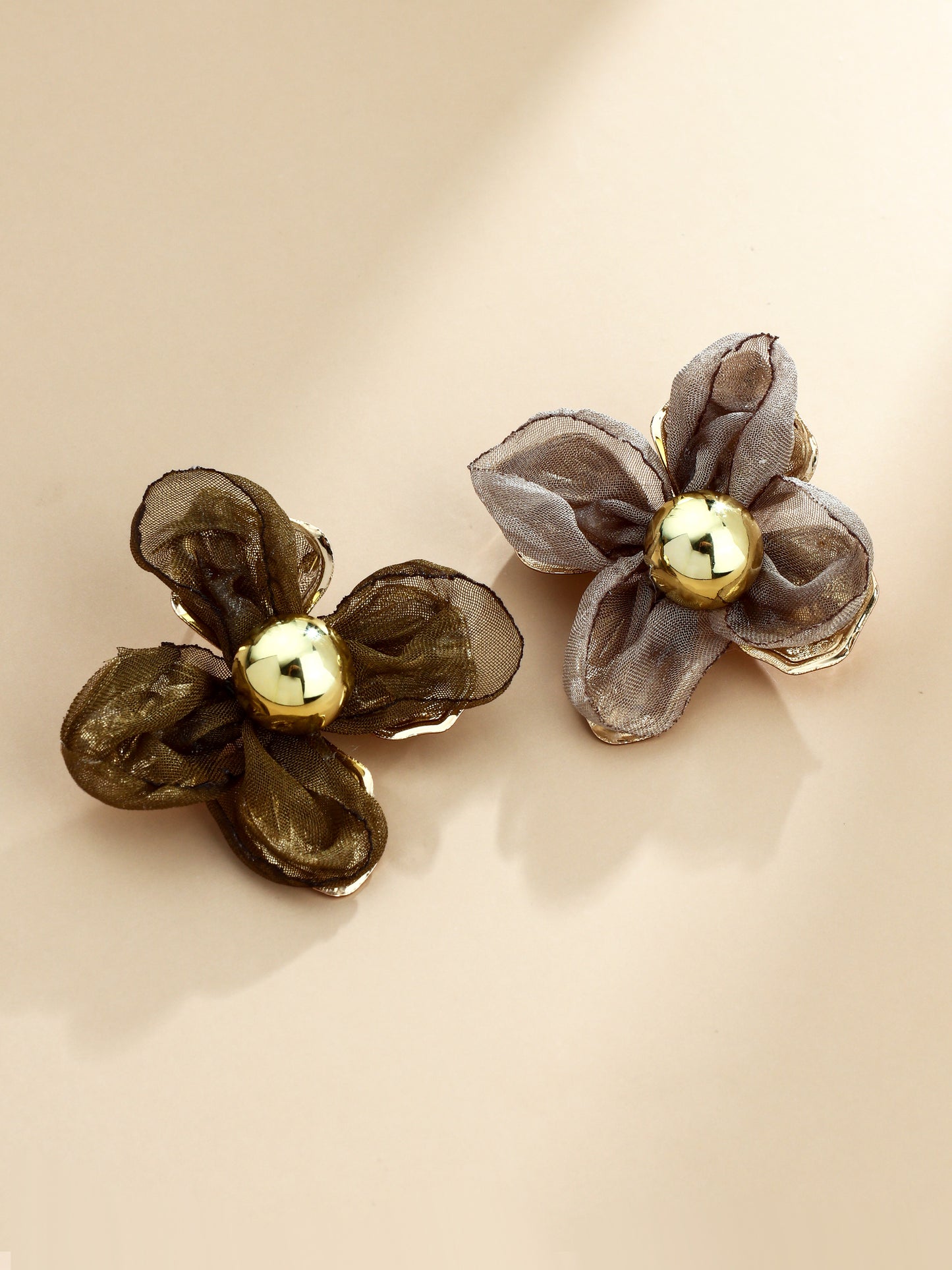 S5184E1 Mismatched Bloom earrings