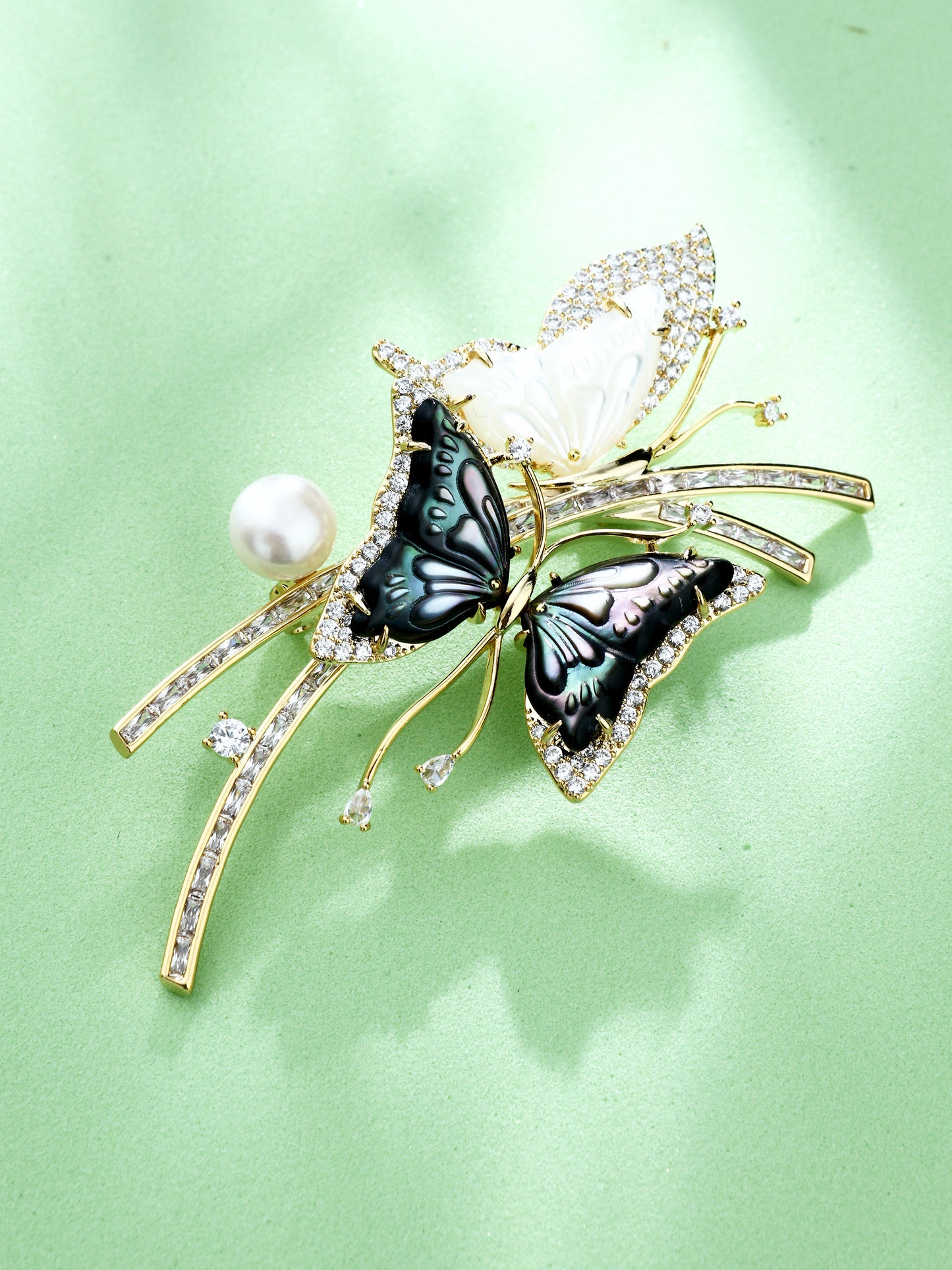 S2423B1 Butterfly Pearl brooch