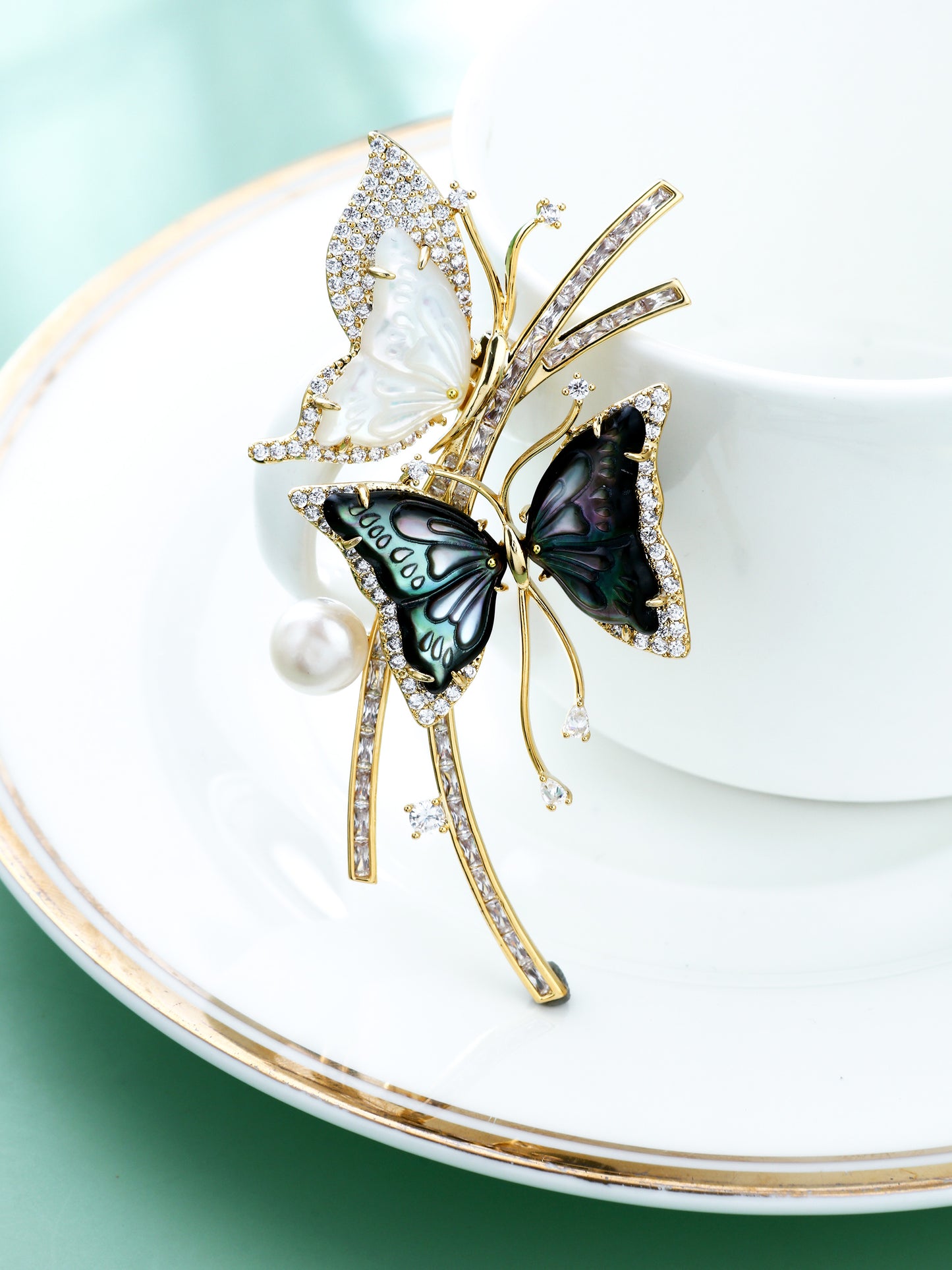 S2423B1 Butterfly Pearl brooch