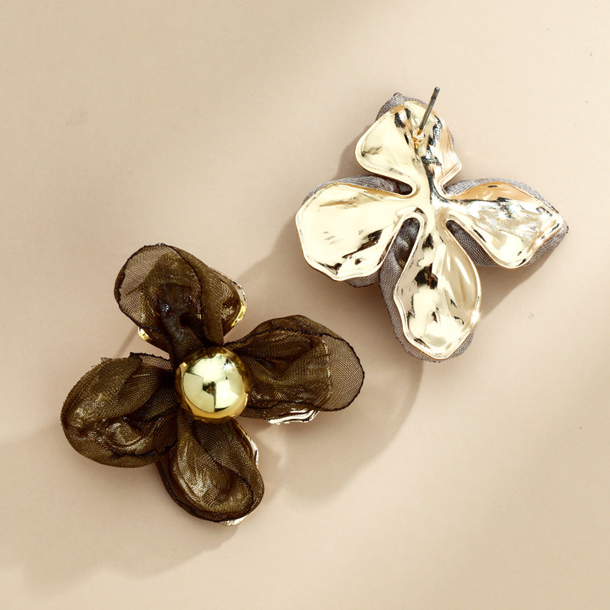 S5184E1 Mismatched Bloom earrings