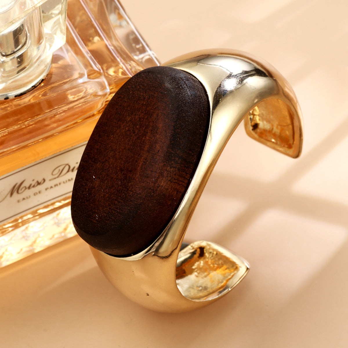 S2057W1 Woodgrain Muse bangle