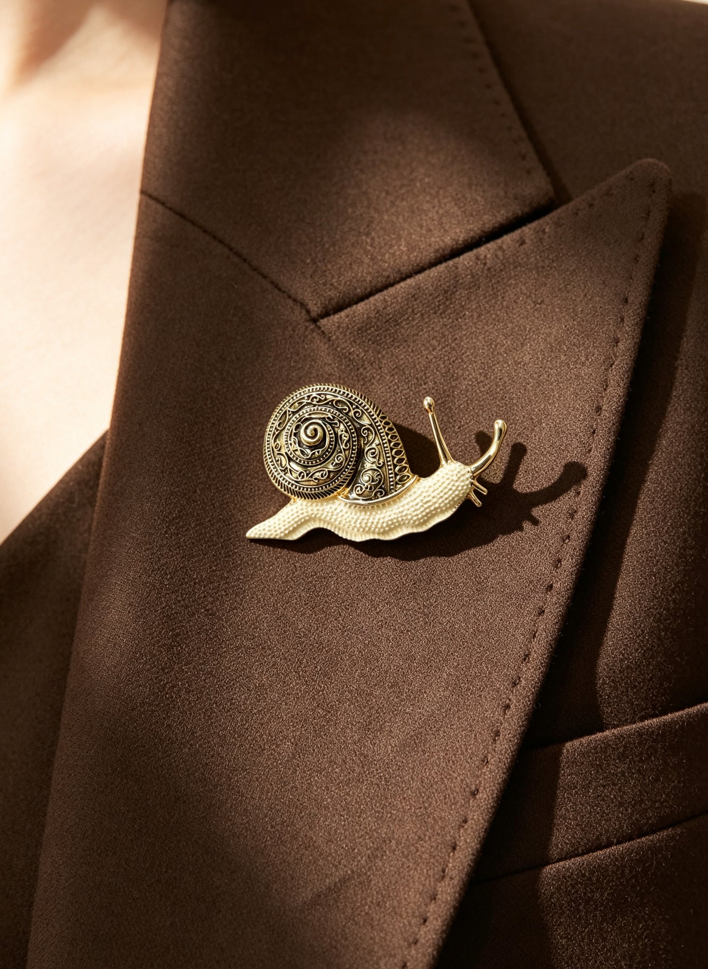 S2442B1 Garden Snail brooch