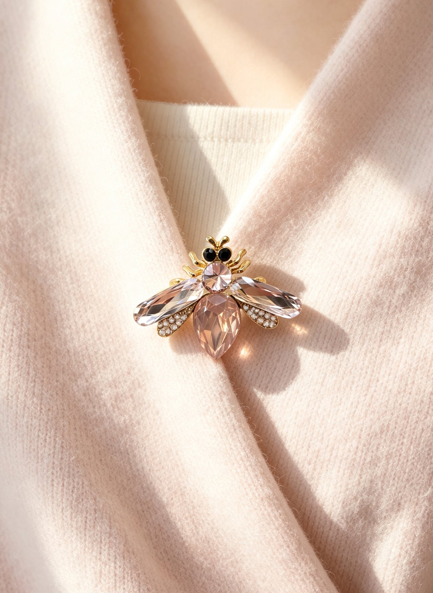S2443B1 Little Bee brooch