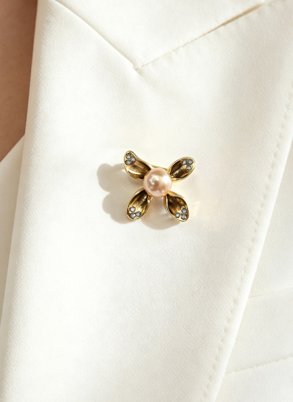 S2438B1 Golden Bloom brooch