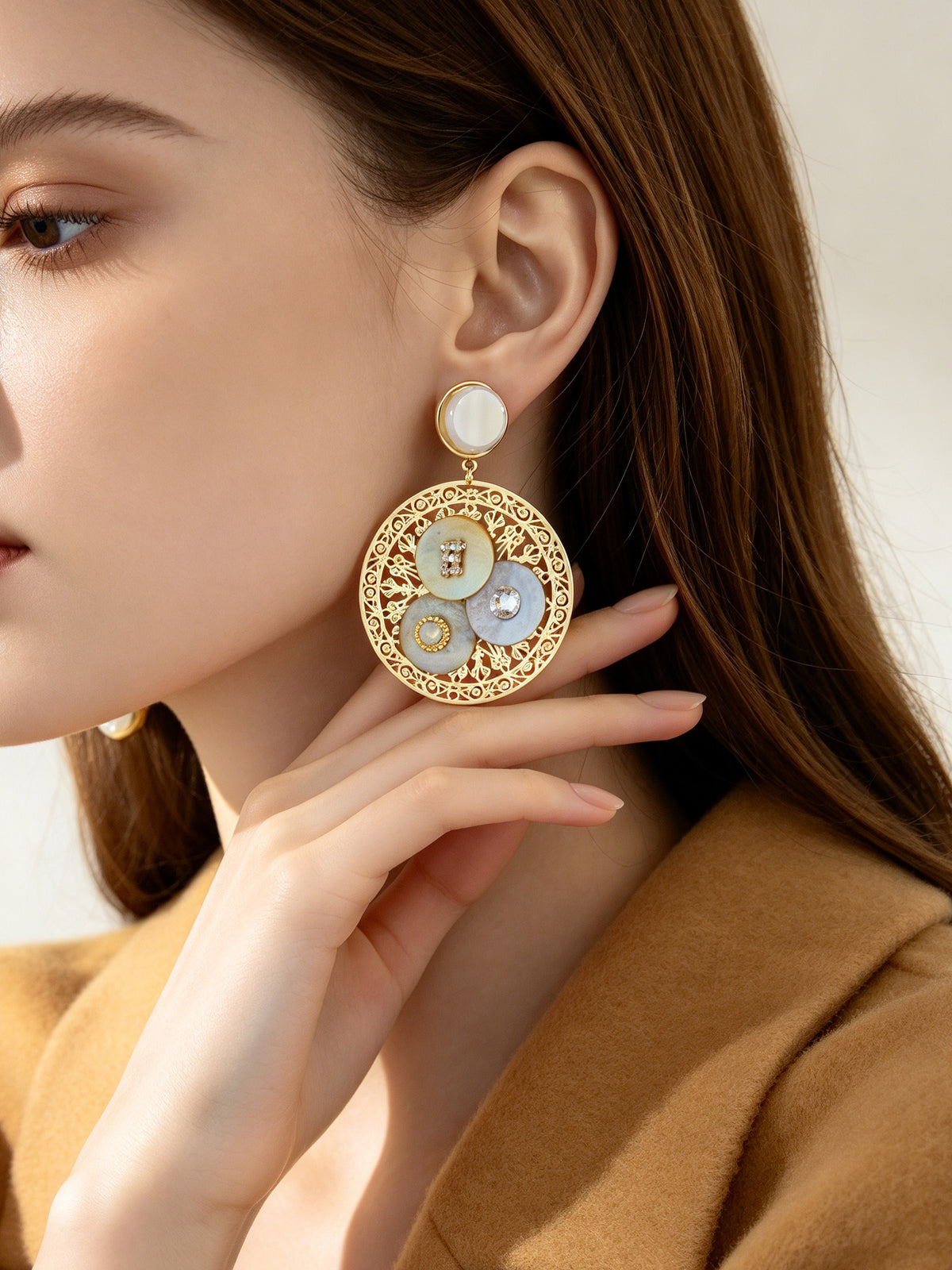 BW21019070 Moonshell Lace earrings