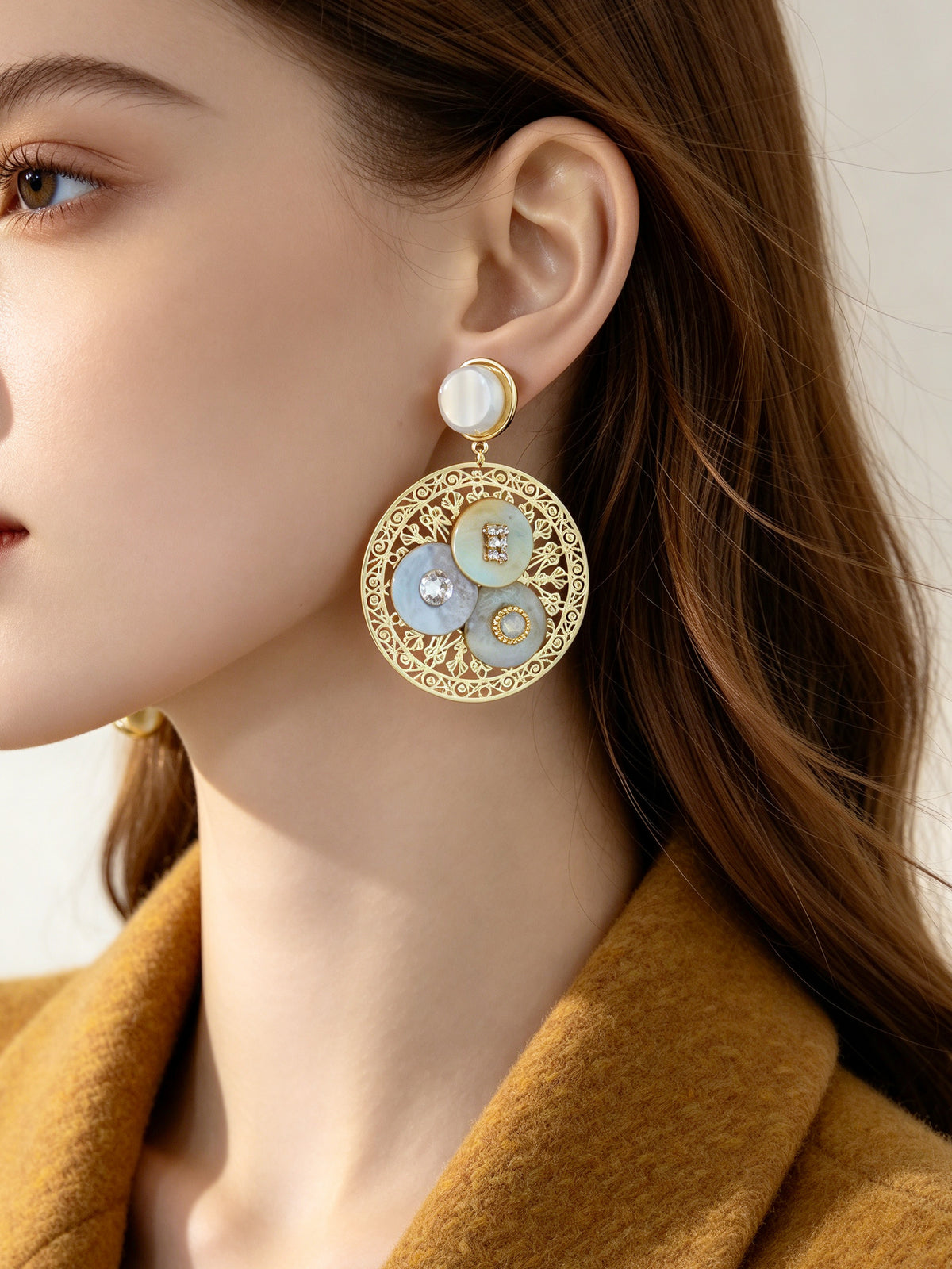 BW21019070 Moonshell Lace earrings