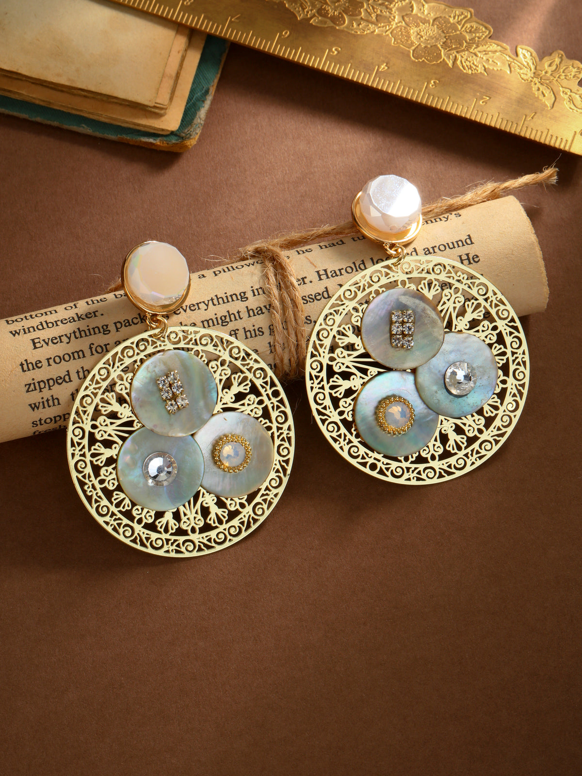 BW21019070 Moonshell Lace earrings
