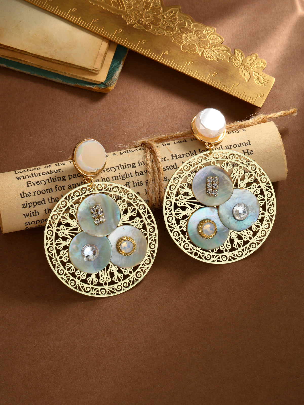 BW21019070 Moonshell Lace earrings