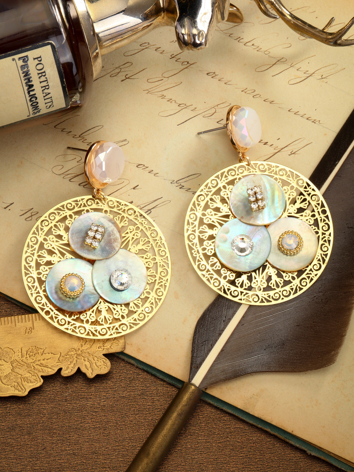 BW21019070 Moonshell Lace earrings