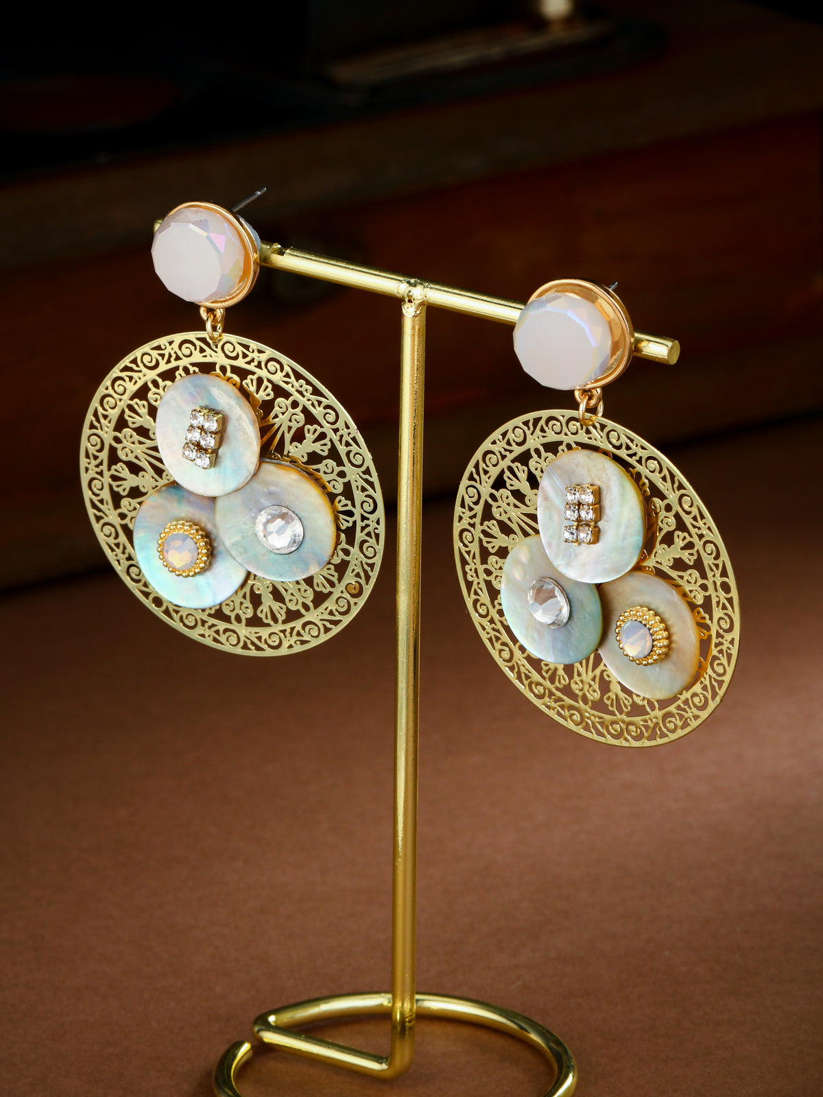 BW21019070 Moonshell Lace earrings