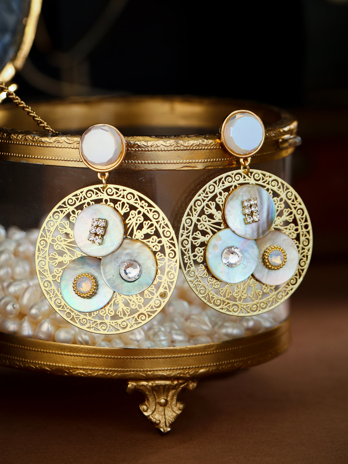 BW21019070 Moonshell Lace earrings