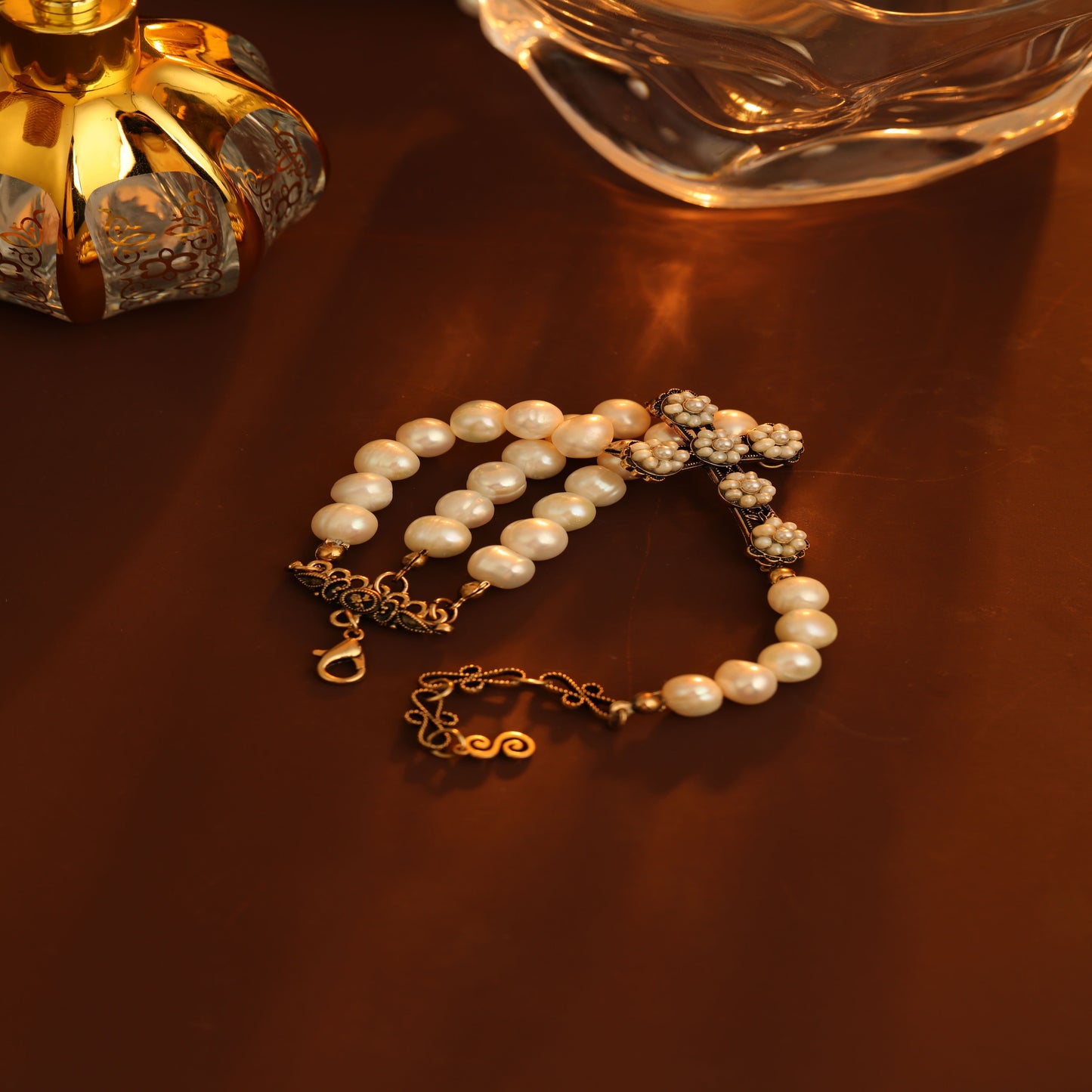S1900C1 Pearl Bangle Hand Chain Bracelet simple elegant fine handmade gifts