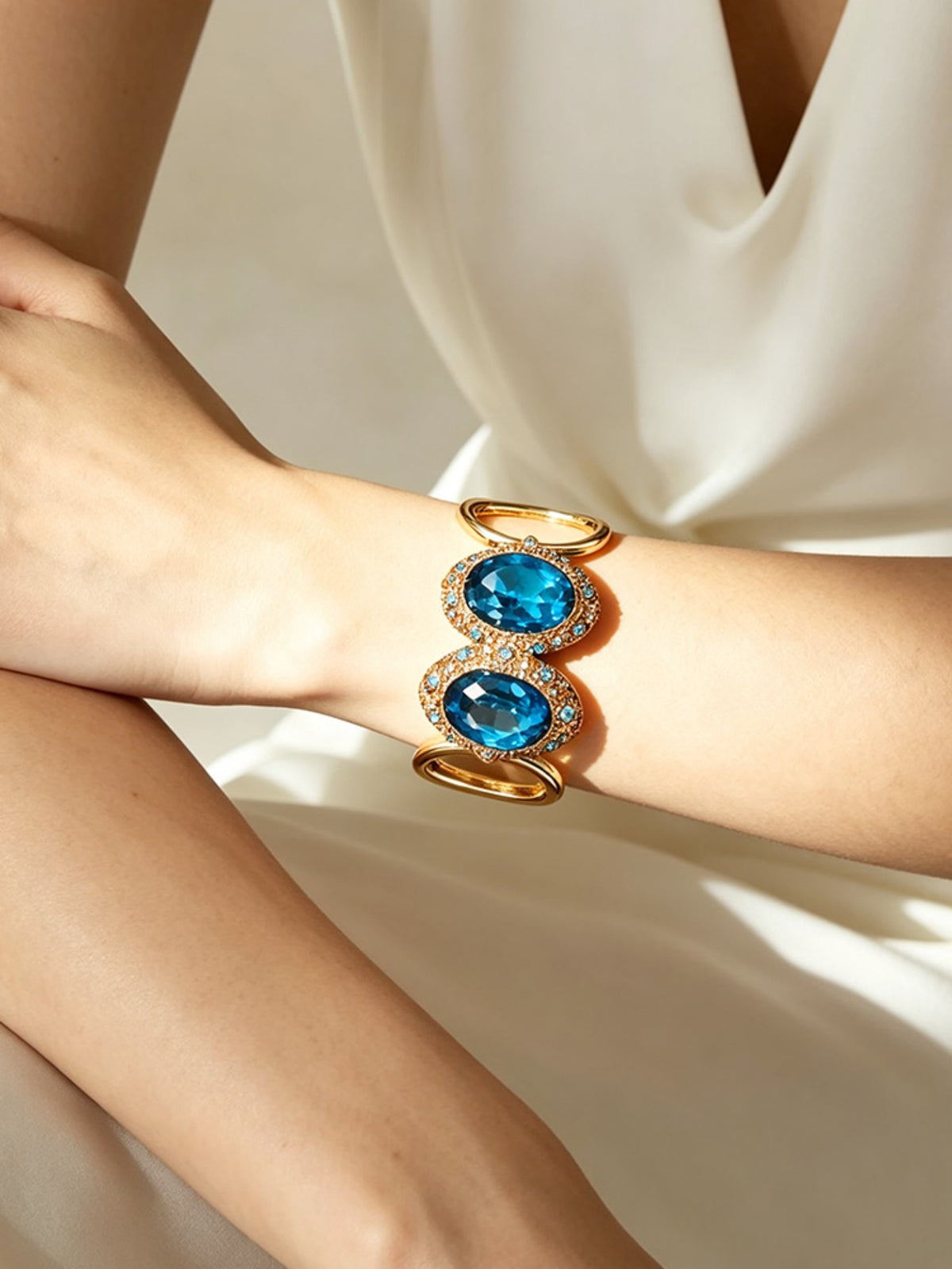 S2046W1 Azure Halo bangle