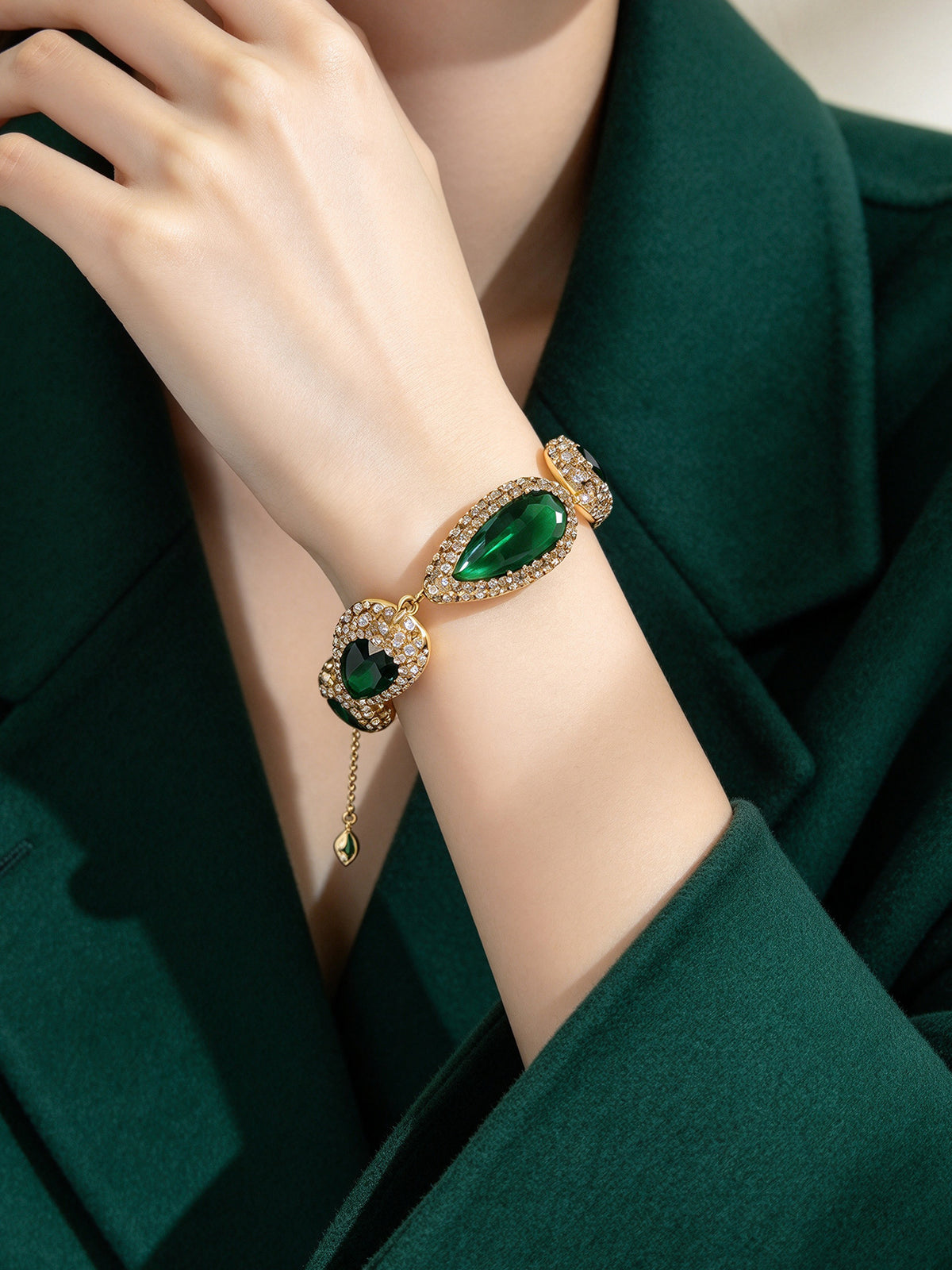 S2302C1 Emerald Teardrop bracelet