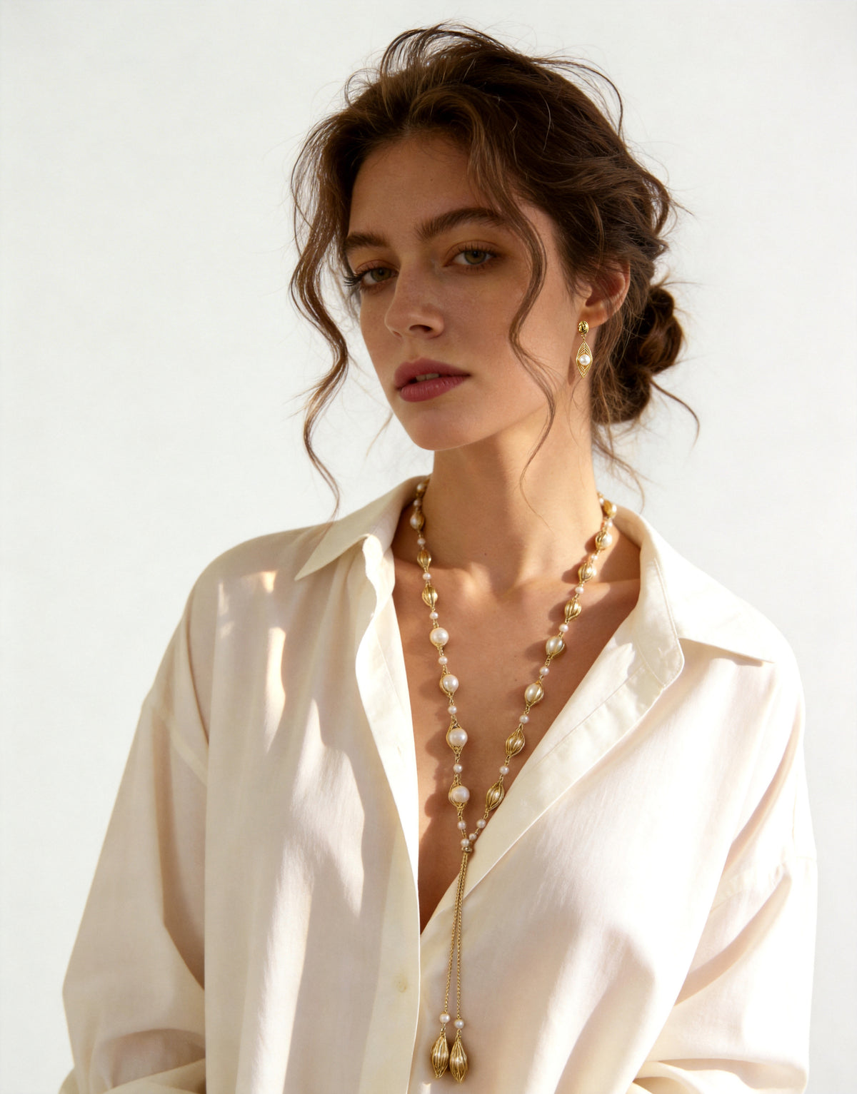 S2410N1 Golden Pod Pearl necklace