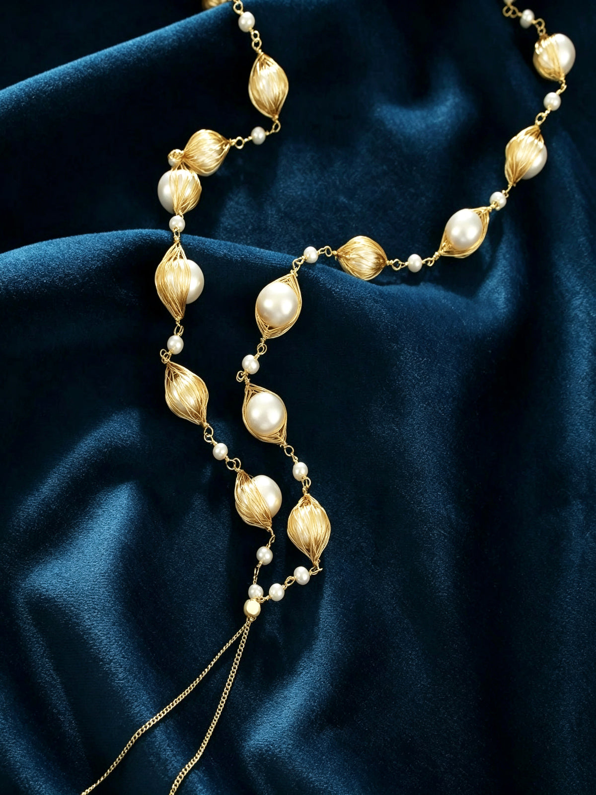 S2410N1 Golden Pod Pearl necklace