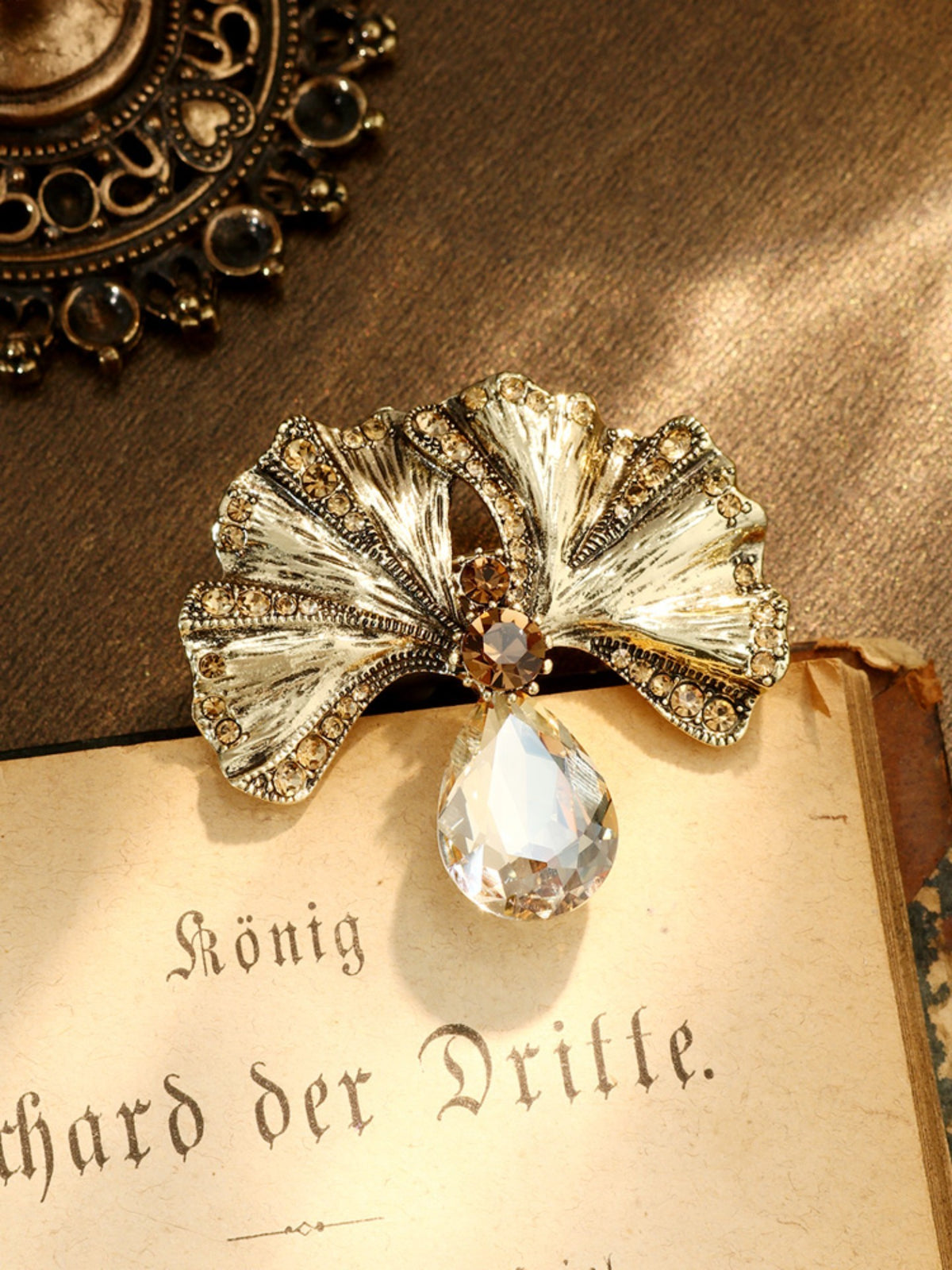 S2415B1 Ginkgo Teardrop brooch