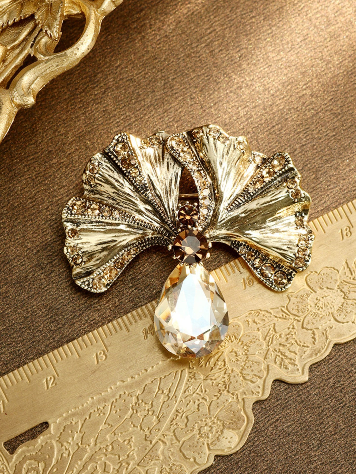 S2415B1 Ginkgo Teardrop brooch
