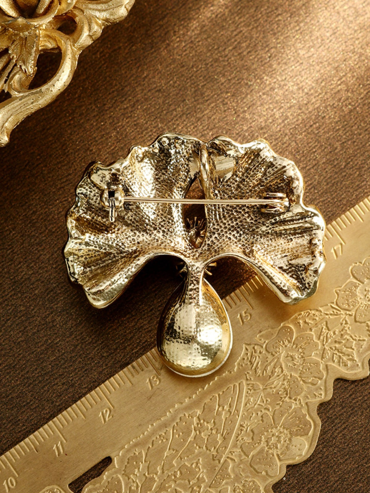 S2415B1 Ginkgo Teardrop brooch