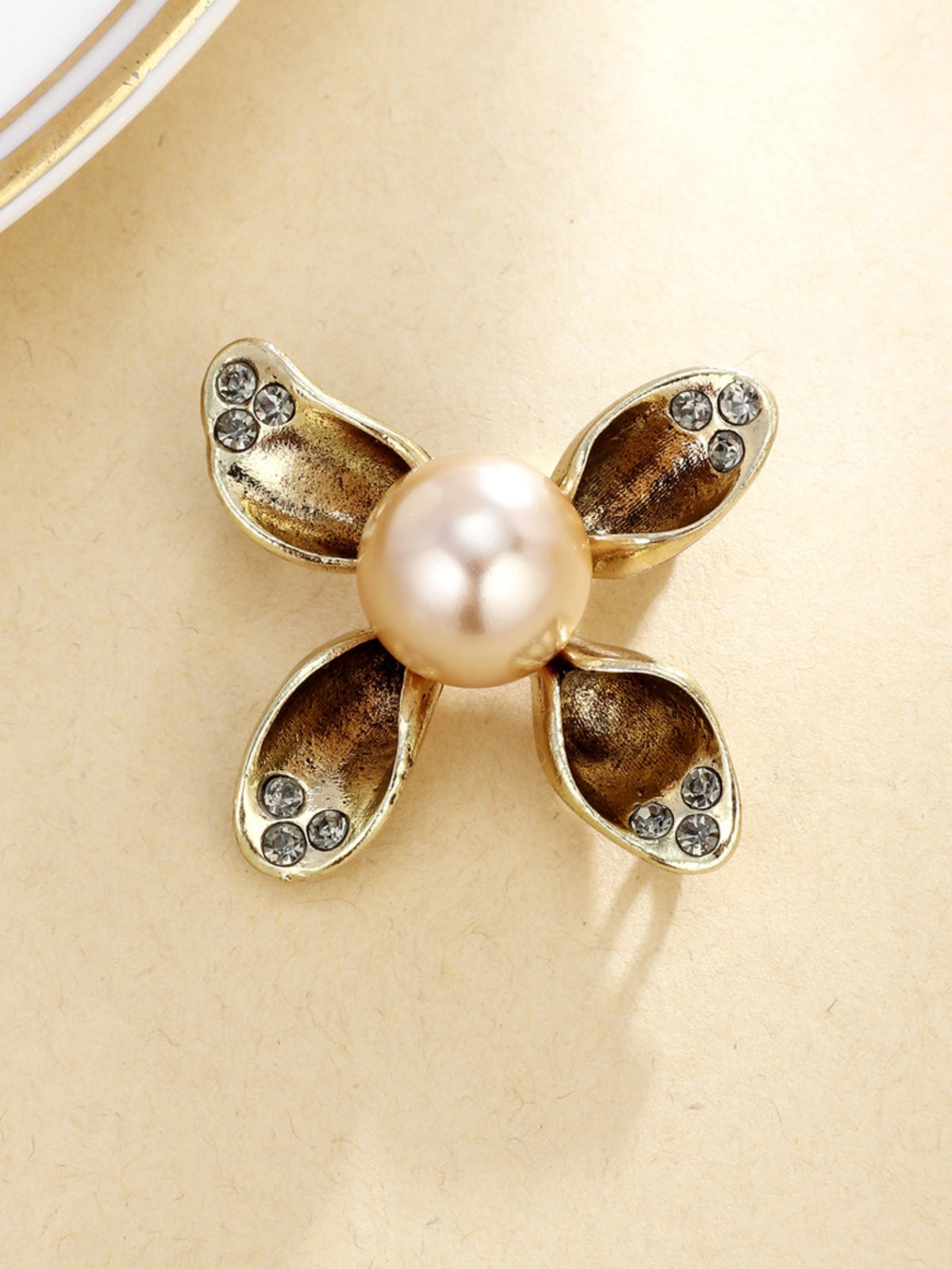 S2438B1 Golden Bloom brooch