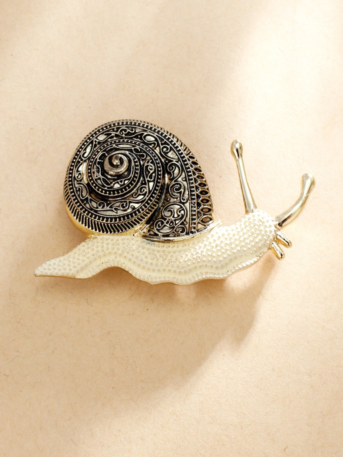 S2442B1 Garden Snail brooch