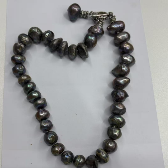 S2954N3 Necklace Silent as a Mystery 3 