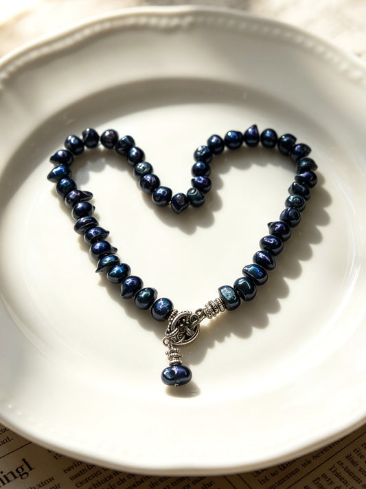 S2954N4 Midnight Heart Pearl necklace