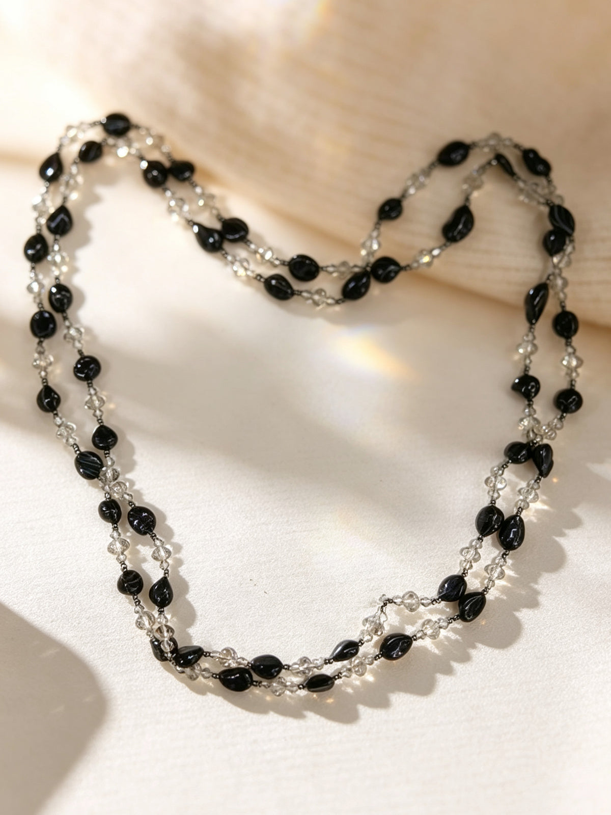 S3050N4 Noir Crystal necklace