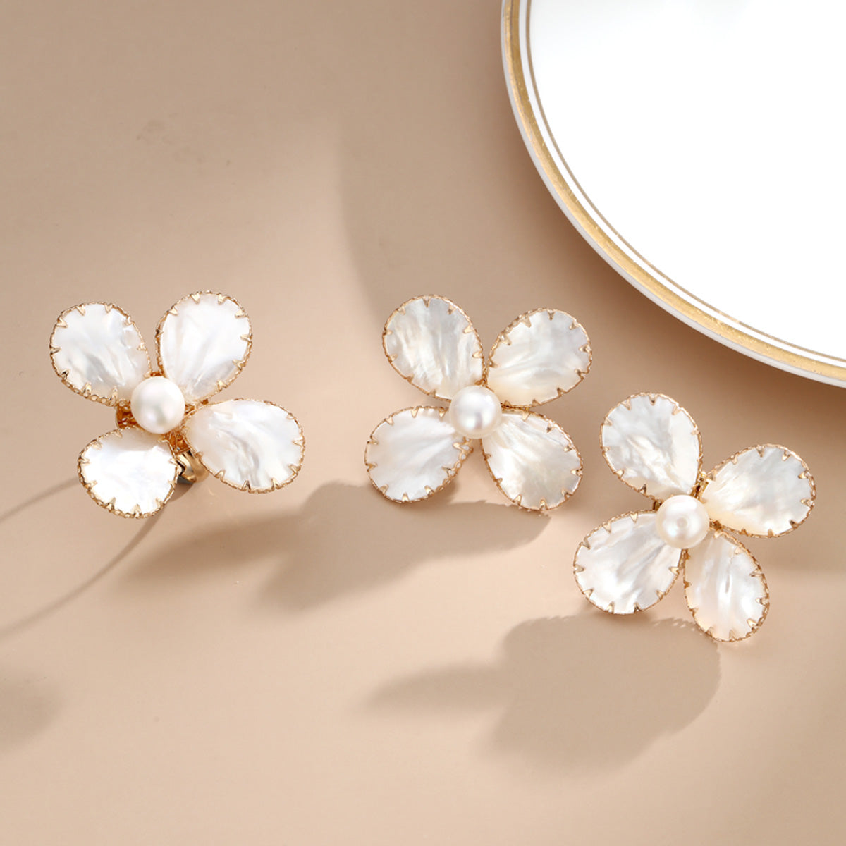 S5156E1 Pearl Petal earrings