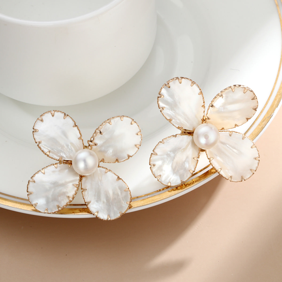 S5156E1 Pearl Petal earrings