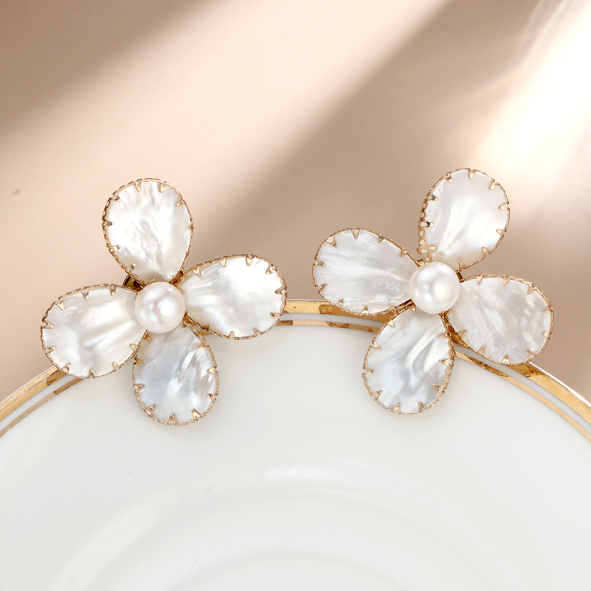 S5156E1 Pearl Petal earrings