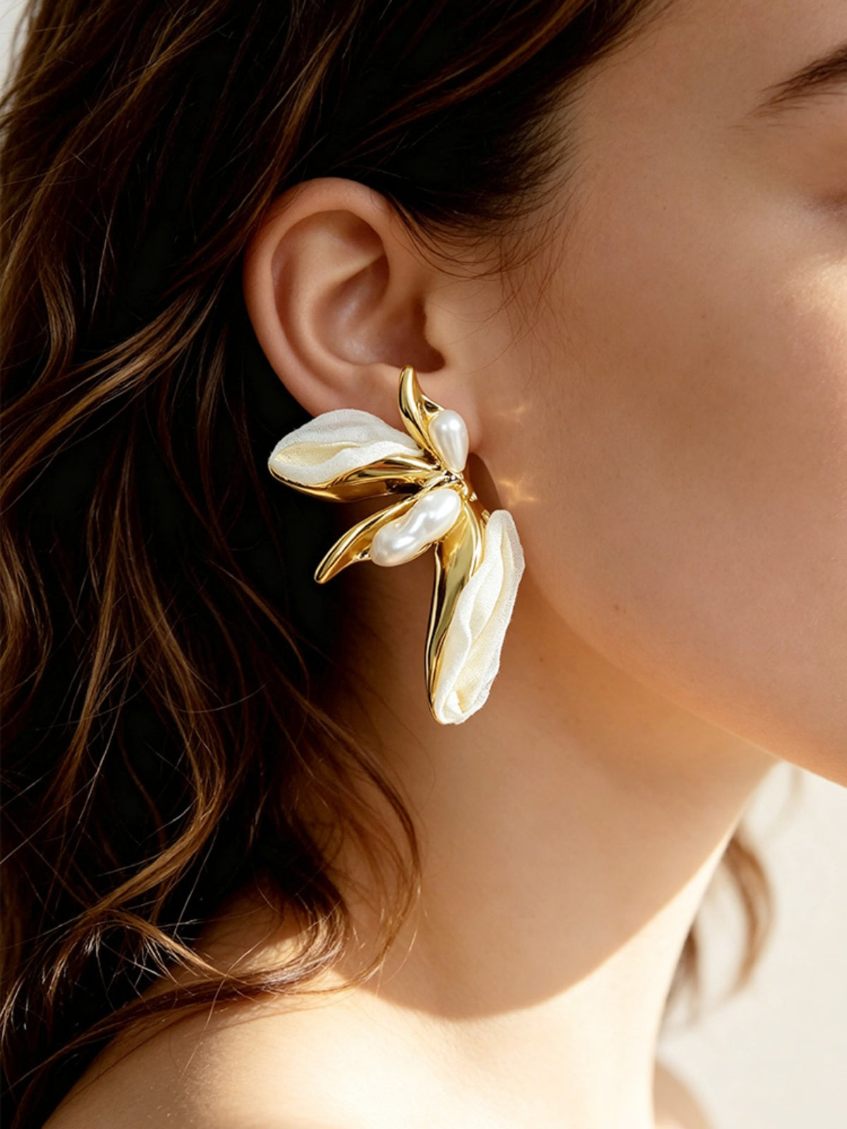 S5188E1 Cream Whisper earrings