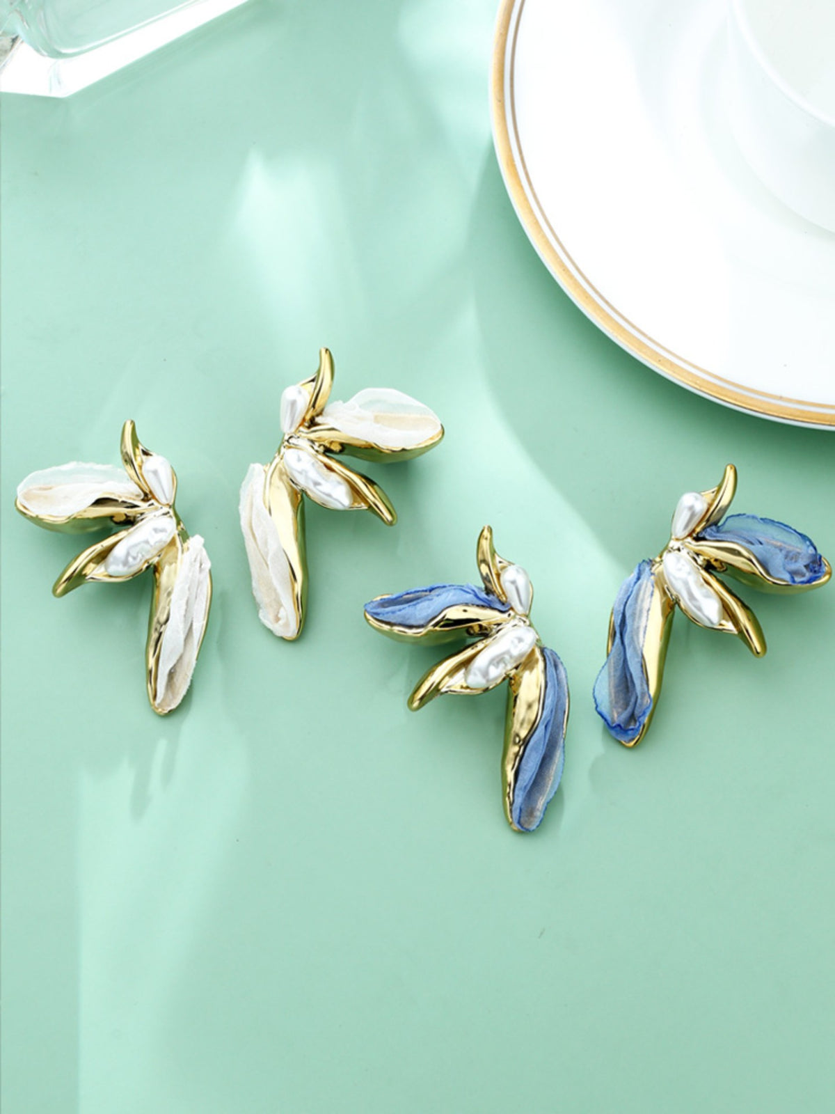 S5188E1 Cream Whisper earrings