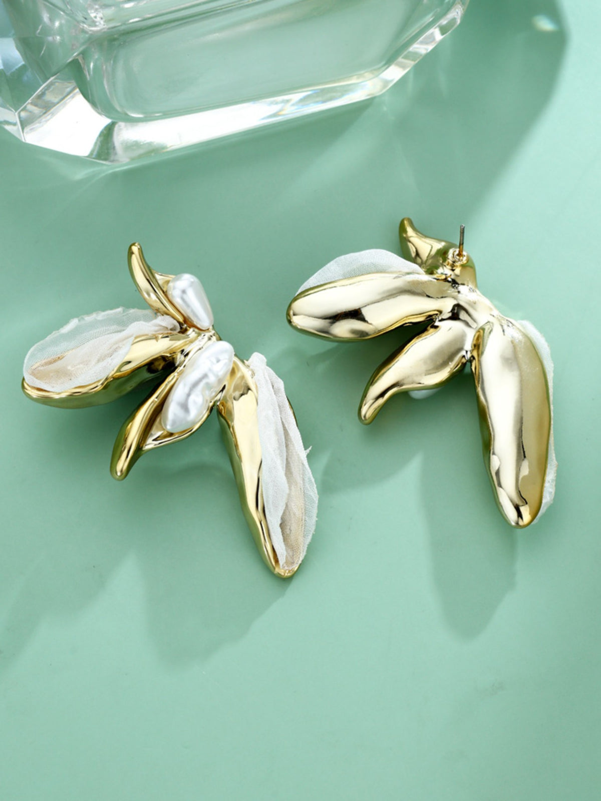 S5188E1 Cream Whisper earrings