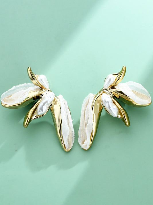 S5188E1 Cream Whisper earrings