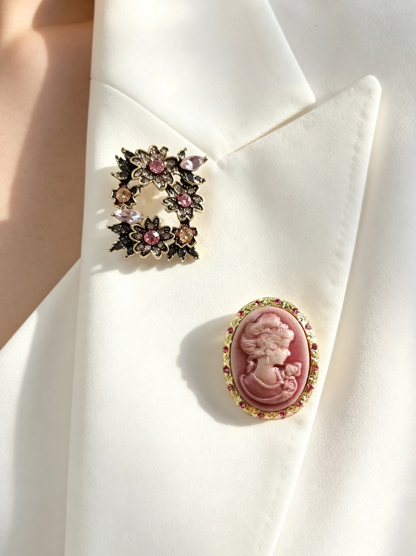 S2430B1 Muse & Bloom brooch set