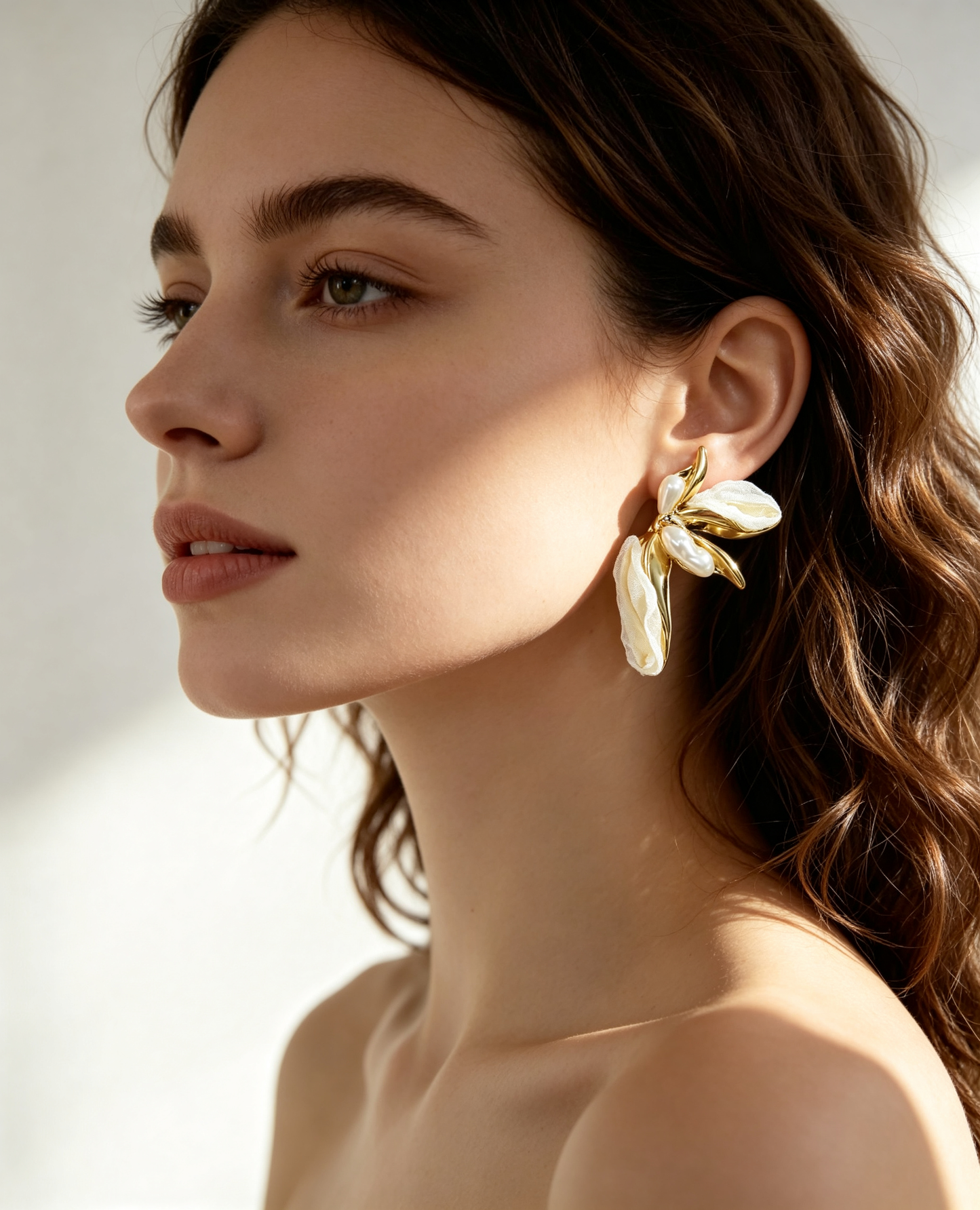 S5188E1 Cream Whisper earrings