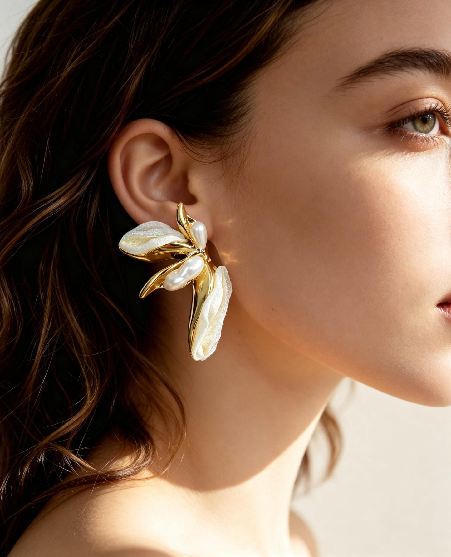 S5188E1 Cream Whisper earrings